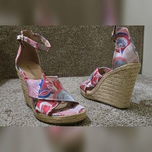 Shoe Dazzle Multicolor Floral Wedge Sandals